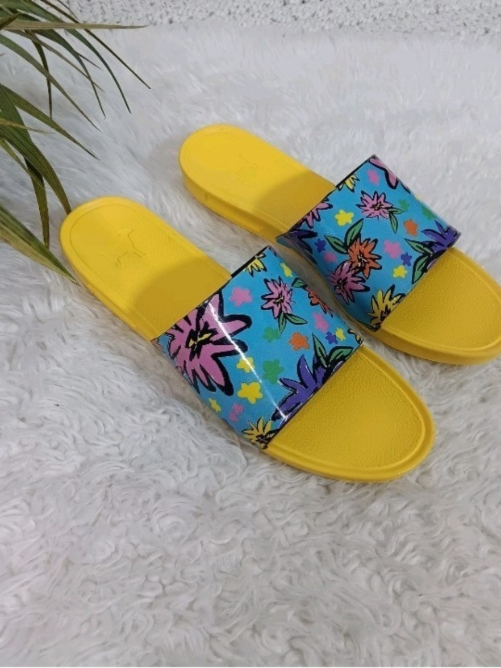 NWOT Goats The Slide Colorful Yellow & Blue Floral Sandals - Size 8